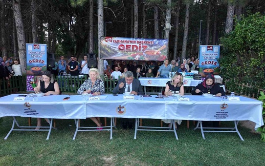 Gediz'de tarhana yarışmasında gelenek ve lezzet yarıştı