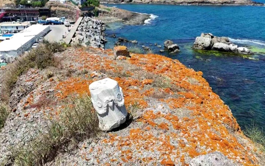 Sarıyer'deki 2 bin yıllık Pompei Sütunu bakımsız kaldı