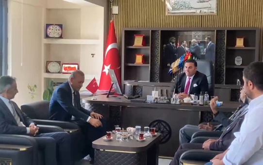 Eren üniversitesi rektörü necmettin elmastaş’ın aydınlar belediye başkanı ibrahim ergün ile yemekli toplantıda buluştu