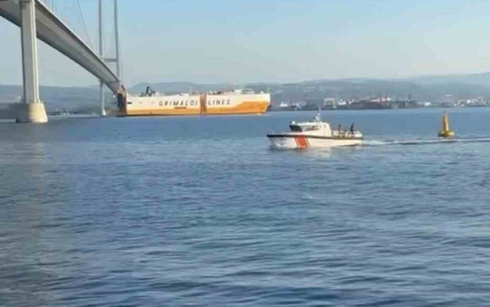 Osmangazi Köprüsü'nde 3 kişi deniz fenerinde mahsur kaldı