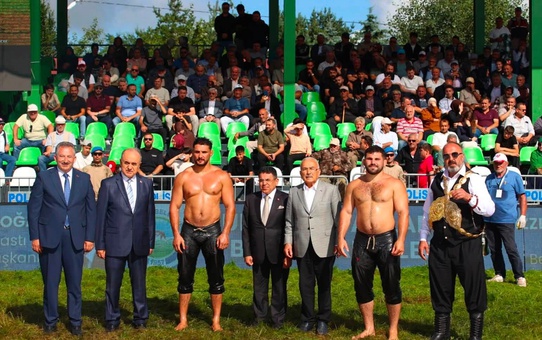 Erkan Taş, Yağlı Güreş Festivalinde Başpehlivan Oldu