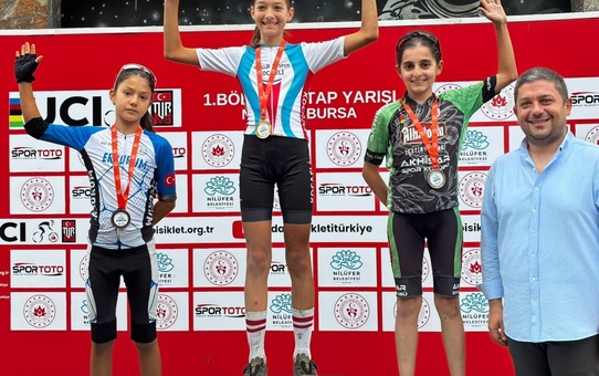 Akhisar'dan Madalya Yağmuru