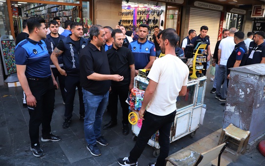 Diyarbakır’daki belediyelerden seyyar satıcılara son çağrı: “Mevzuat kapsamında gerekli idari ve fiili işlemler kararlılıkla uygulanacak”