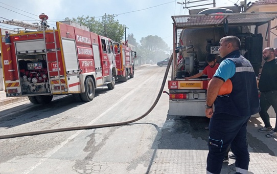 Bahçe temizliği için yakılan ateş evi küle çevirdi, depoda patlayan tüpler korkuya neden oldu