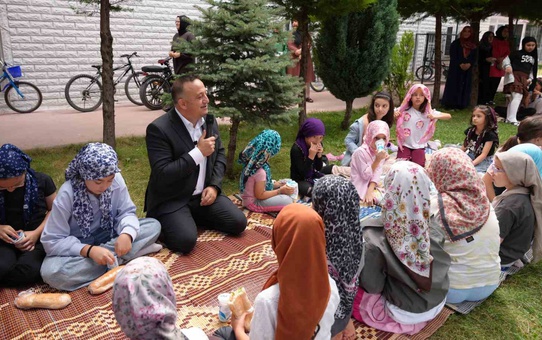 Başkan Ural’dan miniklere tatlı sürpriz