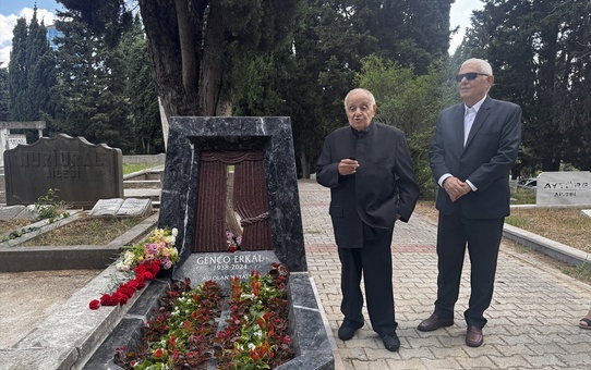 Genco Erkal'ın Anıt Mezarı Açıldı