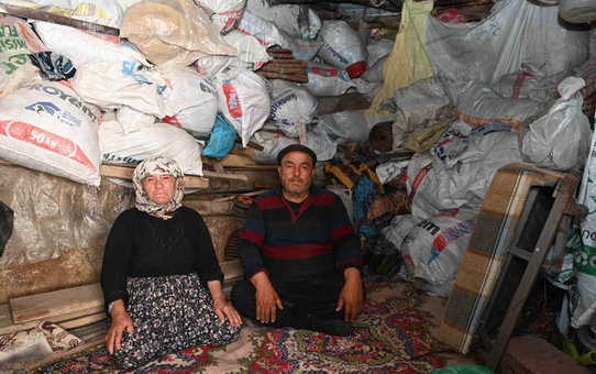 Yangında yuvalarını kaybeden yaşlı çifte yardım eli
