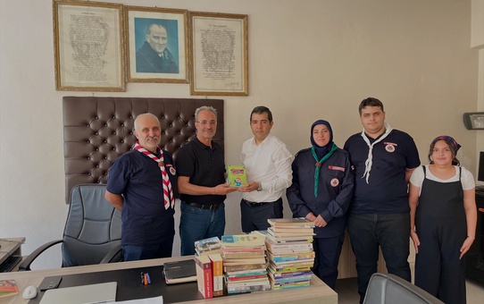 Ağın'da Okula 1071 Kitap Bağışı