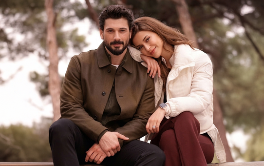 El ele yakalanmışlardı! Ünlü çiftten romantik hamle geldi