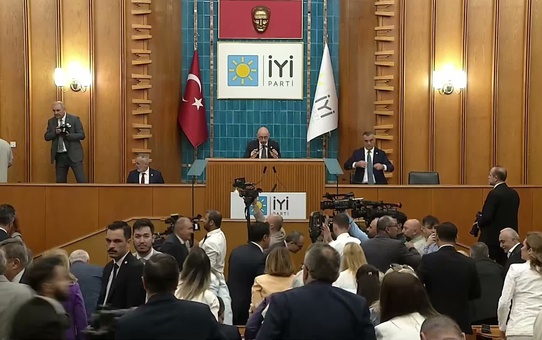 İYİ Parti Grup Toplantısı... Dervişoğlu'ndan 'çerçeve yasa' teklifine imza atan vekillere tepki: 'Siz Lozan’a değil Sevr’e imza atıyorsunuz'