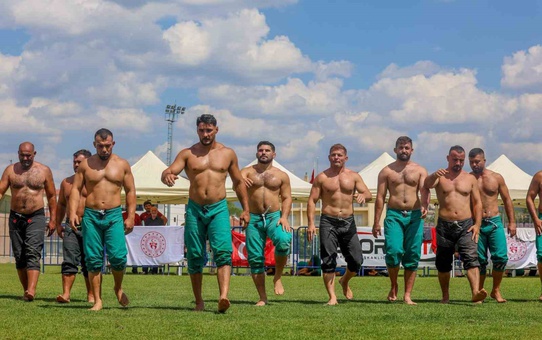 Taşköprü’de başpehlivan ve karakucak güreşleri nefes kesti