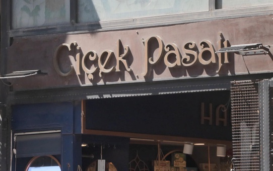 Herkesi rahatsız ediyor! Çiçek Pasajı'nda tartışma yaratan görüntü
