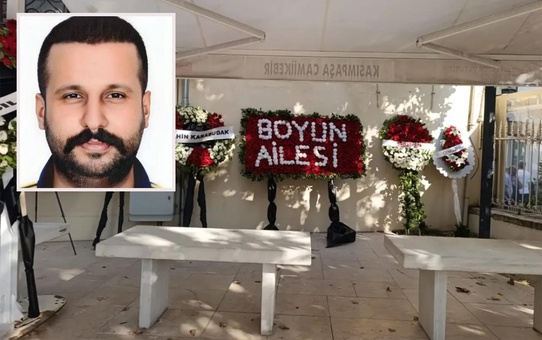 Çete liderinin annesinin cenazesine çelenk yağdı