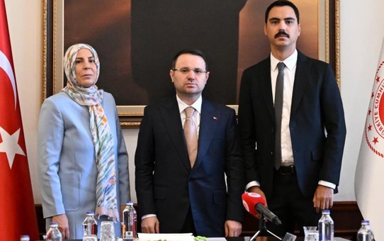 Bakan Gürlek, Yazıcıoğlu ailesiyle görüştü: Bu cinayeti çözmek boynumuzun borcu