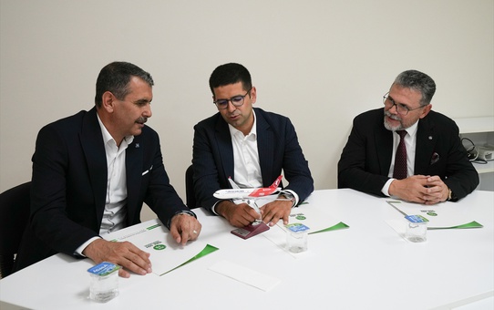 Dağlıoğlu İzmir'de Elektrikli Araç ve Süt Tesislerini Ziyaret Etti