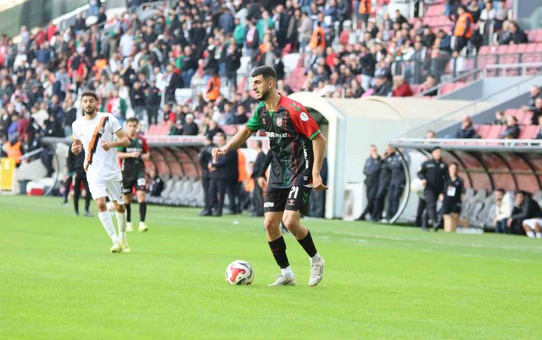 Karşıyaka'da Üç Oyuncuya Transfer İzni
