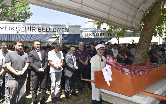 Balıkesir’de kazada hayatını kaybeden çocuk son yolculuğuna uğurlandı