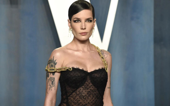 Halsey’den şaşırtan Türkçe hamle! Oğlu Ender için bakın ne yazdı