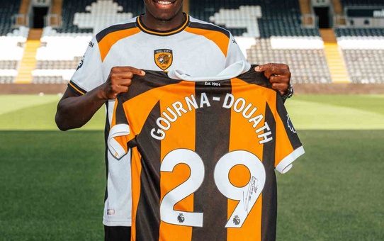 Hull City, Gourna-Douath'ı Transfer Etti