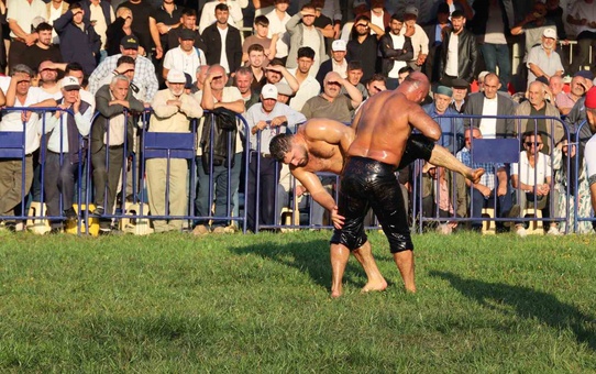 Asarcık güreşlerinde başpehlivan Orhan Okulu oldu