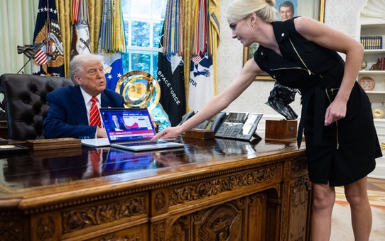 Beyaz Saray'ı karıştıran dedikodu: Donald Trump ile asistanı Natalie Harp arasında aşk iddiası
