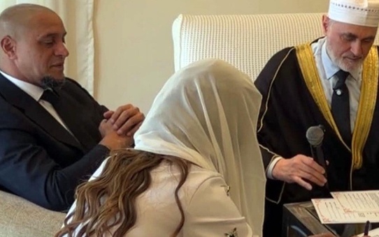 'Müslüman oldu' iddialarını yalanlayan Roberto Carlos'un gözlerden uzak tuttuğu eşi ortaya çıktı