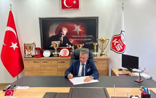 Yönetim kurulu üyelerini istifaya davet eden başkanı görevden aldılar