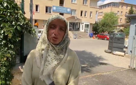 Kayıp oğlundan haber beklerken beyin kanaması geçirdi