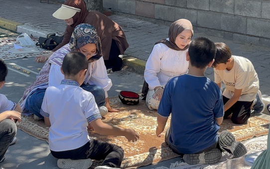 Uygur Sokak Oyunları Şenliği Düzenlendi