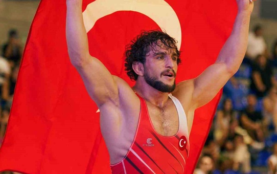 Ahmet Duman Akdeniz Oyunları'nda Altın Madalya Kazandı