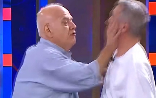 Ahmet Çakar, Abdülkerim Durmaz'ı tokatladı