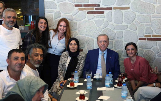 Erdoğan Çengelköy'de Esnaf ve Vatandaşlarla Buluştu