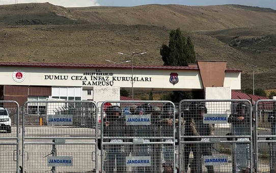 Kuytul Taraftarları Cezaevi Önünde Gösteri Düzenledi