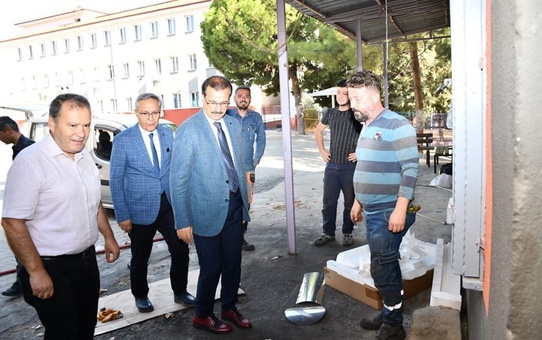 Salihli Kaymakamı okullarda incelemelerde bulundu