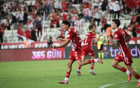 Antalyaspor, Sarıyer'e 1-2 Mağlup