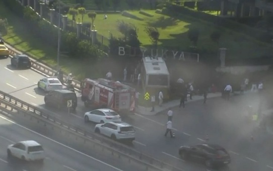 Zeytinburnu'nda İETT Otobüsü Kaza Yaptı
