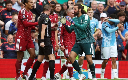 Fenerbahçe'nin rakibi Liverpool'a bir darbe daha! Galibiyeti unuttular