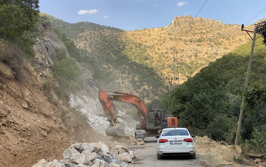 Hizan'da Köy Yolları İyileştiriliyor