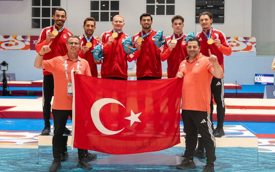 Akdeniz Oyunları'nda İzmirli milli cimnastikçiler 238.400 puanla altın madalya kazandı