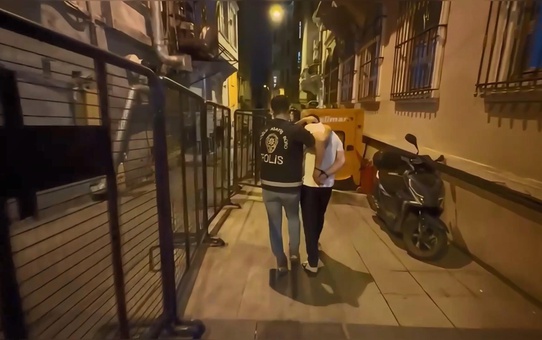 Beyoğlu'nda 15 Ayrı Dosyadan 31 Yıl Kesinleşmiş Hapis Cezasıyla Aranan Kemal Akalan Yakalandı