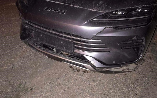 Bilecik'in Bozüyük ilçesinde yaban domuzu sürüsüne çarpan otomobilde maddi hasar oluştu
