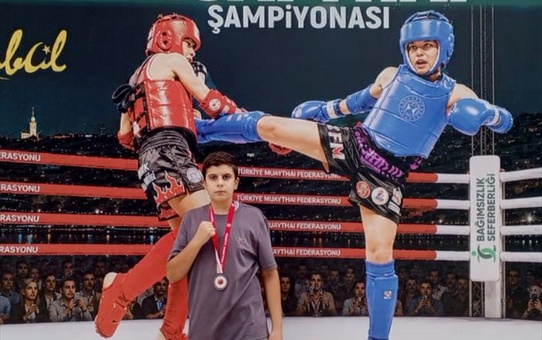 Elazığlı Muaythai Sporcusu Ömer Asaf Hoşdağ, İstanbul'daki Türkiye Şampiyonası'nda 71 Kiloda Bronz Madalya Kazandı