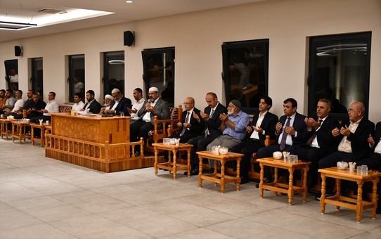 Bakan Şimşek, spor salonu yangınında hayatını kaybeden yeğeninin taziyesine katıldı