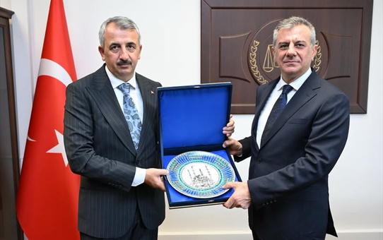 Edirne Valisi Sezer, Bölge İdare Mahkemesi Başkanı olarak göreve başlayan Kahraman'ı makamında ziyaret etti