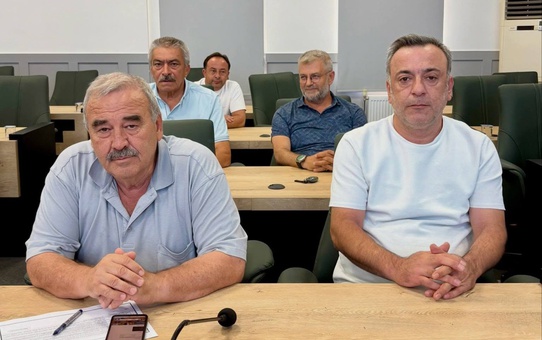 Bilecik'te CHP'den istifa eden Mehmet Gündüz AK Parti'ye katılıp sırasına oturdu