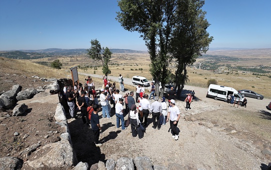 Çorum'da çocuk şurası ve yeşil dönüşüm festivalinde 60 çocuk Hattuşa'da lale tohumu ekti