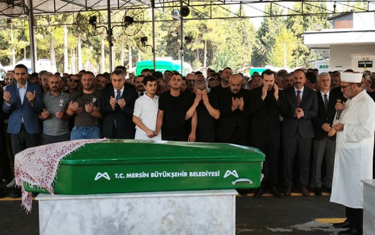 KKTC gemi kazasında ölen Gülcan Gürel, Mersin'de düzenlenen törenle toprağa verildi