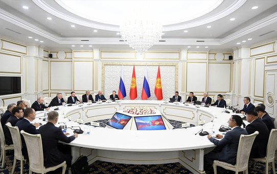 Caparov ve Putin Bişkek'teki ŞİÖ Zirvesi'nde ticaret, enerji ve insani işbirliği adımlarını masaya yatırdı
