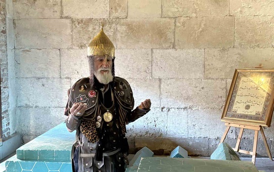 Sultan Alparslan’ın kılığında 60 ili gezdi, son durağı Sivas’ta gençlere Malazgirt zaferini anlattı