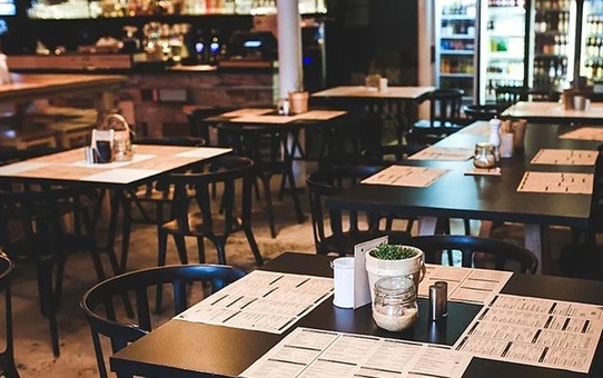 Türkiye’de de çok sayıda şubesi olan restoran zinciri satıldı, CEO istifa etti